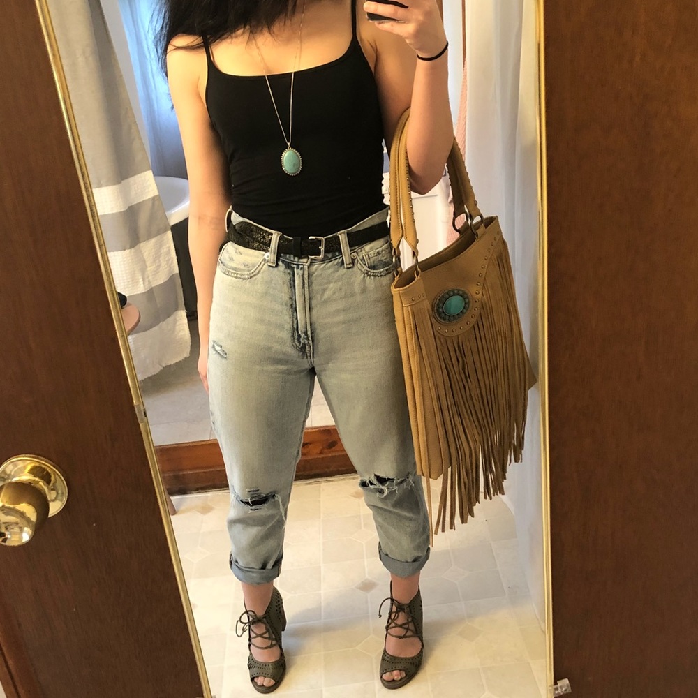 American Eagle Destroyed Mom Jeans Size 4 Short